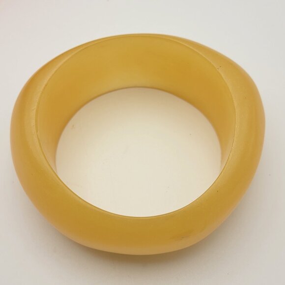 Vintage Butterscotch Bangle Bracelet Chunky Asymmetrical Lucite 8" M/L - Picture 2 of 9